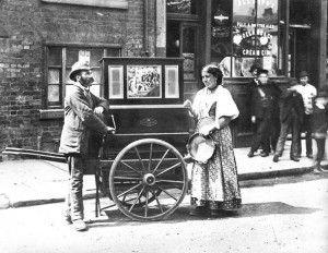 barrel-organ-c1900s-london-metropolitan-archives